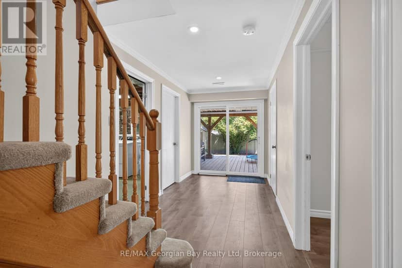 1005 Dina Crescent — photo 22 of 40