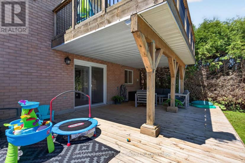 1005 Dina Crescent — photo 30 of 40