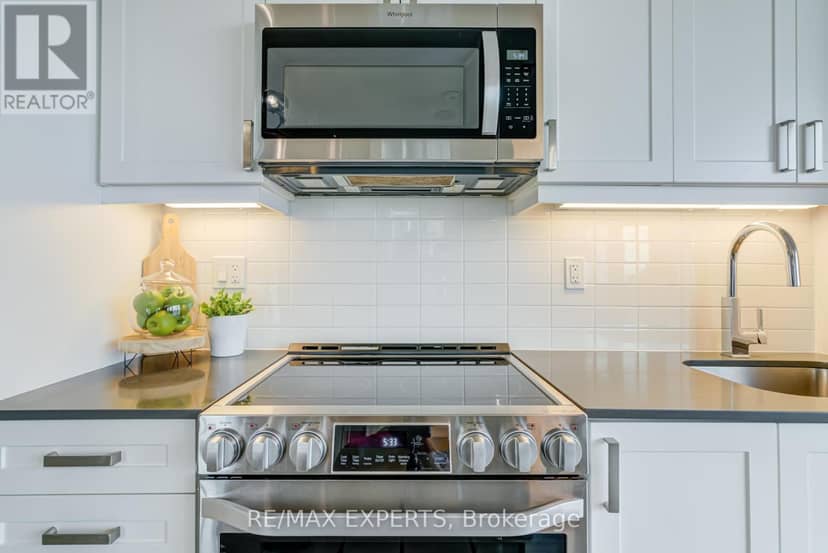 2106 - 7895 Jane Street — photo 16 of 40