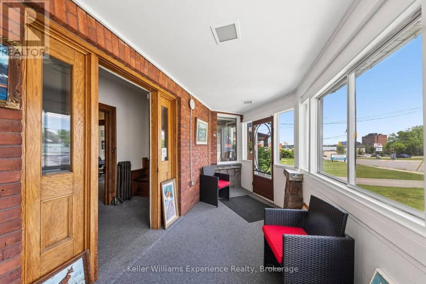 390 King Street — photo 4 of 26