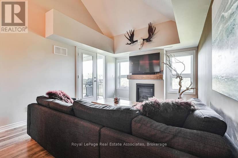 302 - 4 Anchorage Crescent — photo 12 of 40