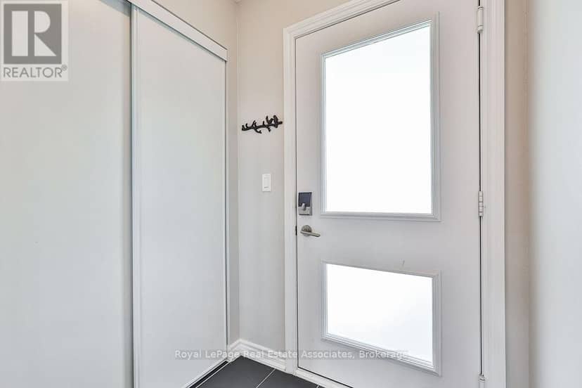 302 - 4 Anchorage Crescent — photo 4 of 40
