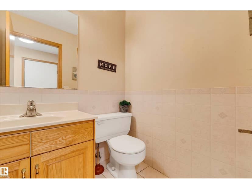 6119 156 AV NW — photo 12 of 38