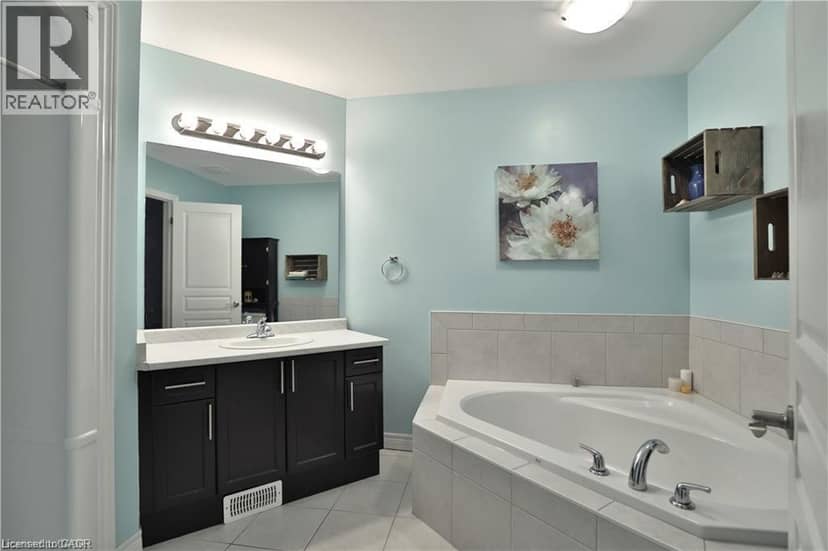20 HIDDEN RIDGE Crescent — photo 16 of 26