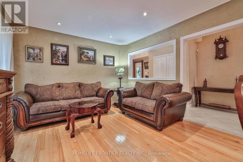 110 Red River Crescent — photo 18 of 40