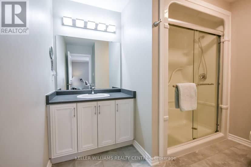 10 Sinclair Crescent — photo 13 of 20