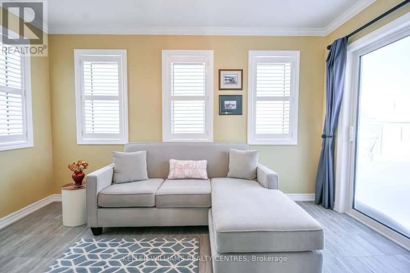 10 Sinclair Crescent — photo 9 of 20