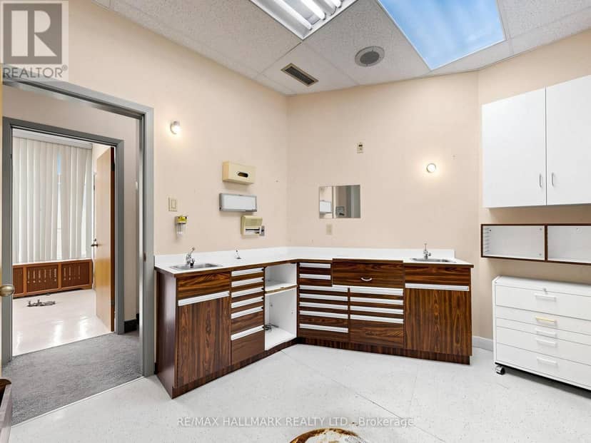 458 Markham Street — photo 36 of 40
