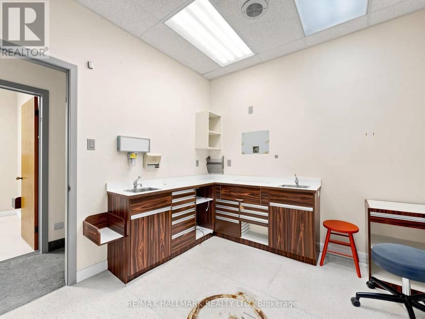 458 Markham Street — photo 37 of 40