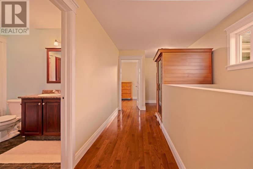 110 Alexander Crescent — photo 19 of 40