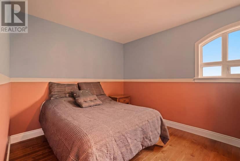 110 Alexander Crescent — photo 23 of 40