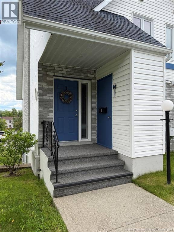 20 Du Bourg Avenue — photo 2 of 27