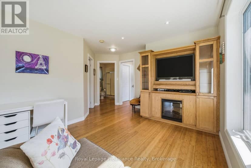 49 Plaza Square — photo 16 of 30