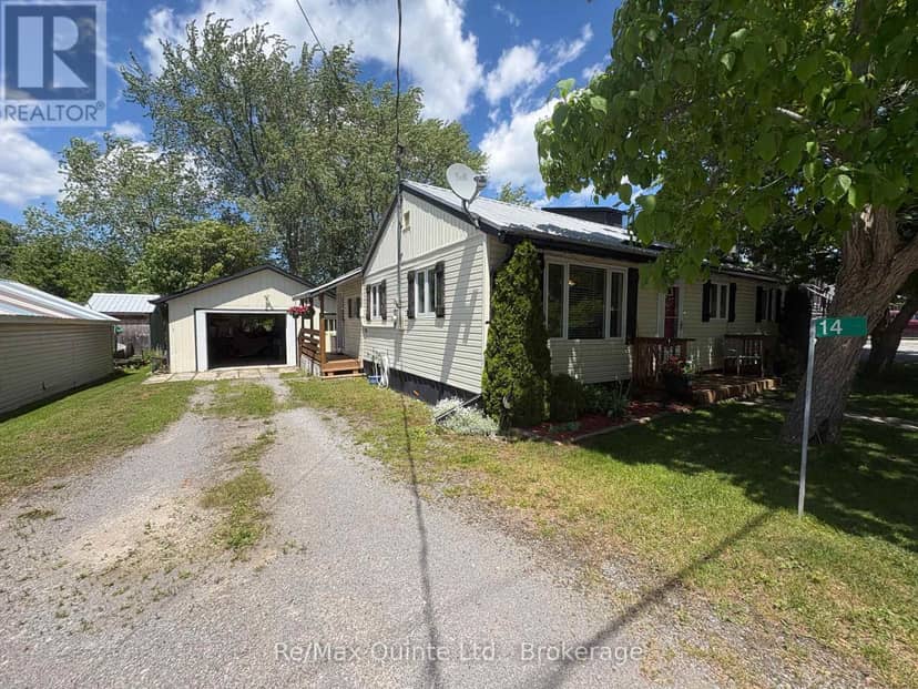 14 Bay Avenue, Prince Edward County, photo 2