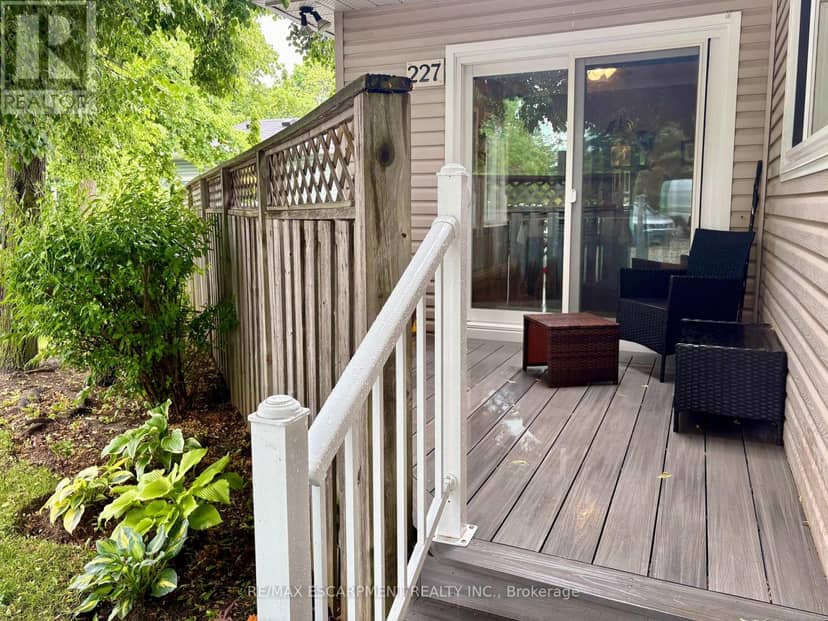 227 Silverbirch Boulevard — photo 31 of 40