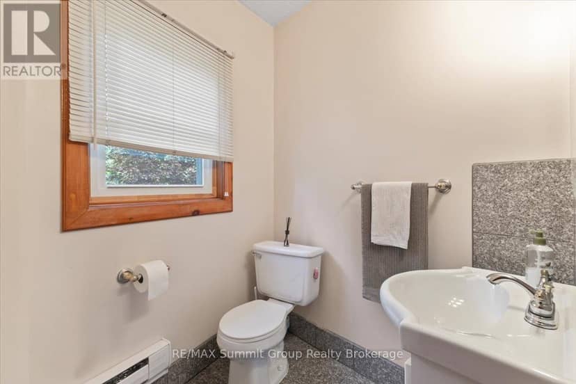 774549 Highway 10 — photo 13 of 40