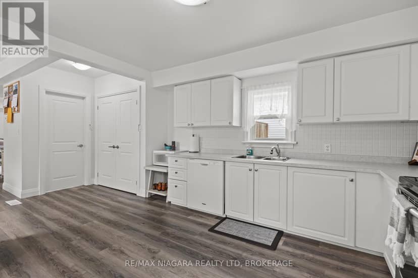 47 Sullivan Avenue — photo 17 of 38