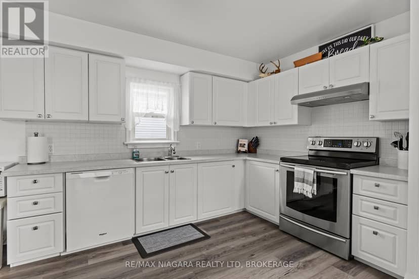 47 Sullivan Avenue — photo 16 of 38