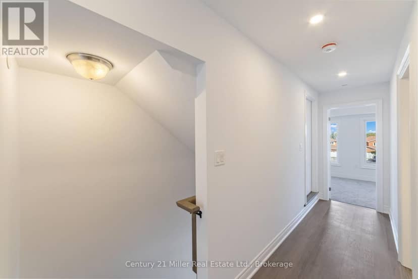 50 - 2150 Trafalgar Road — photo 12 of 30