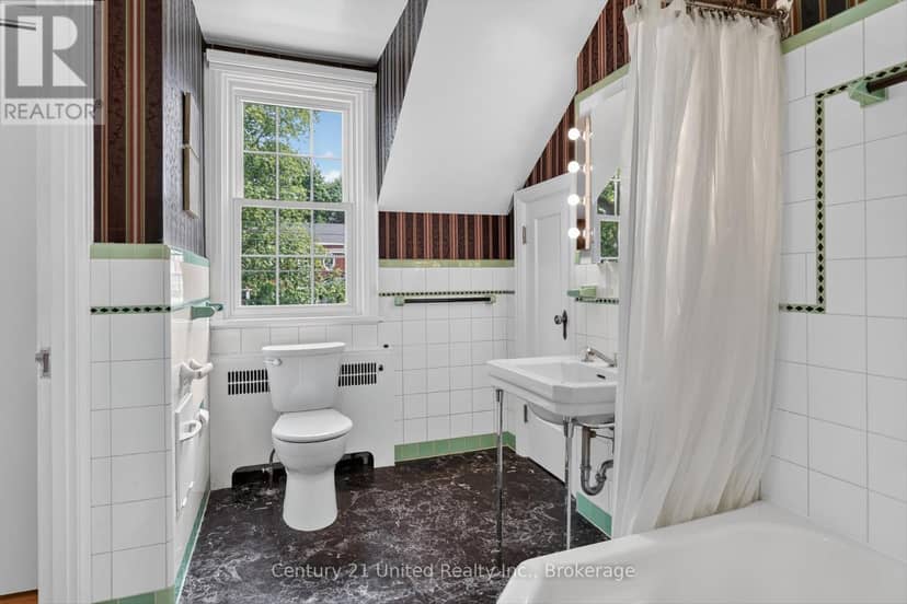 204 O'Carroll Avenue — photo 17 of 32