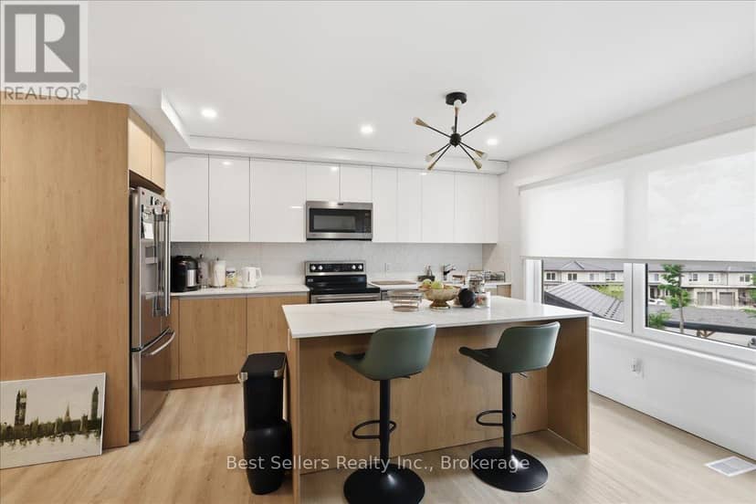 54 Florence Street W — photo 15 of 19