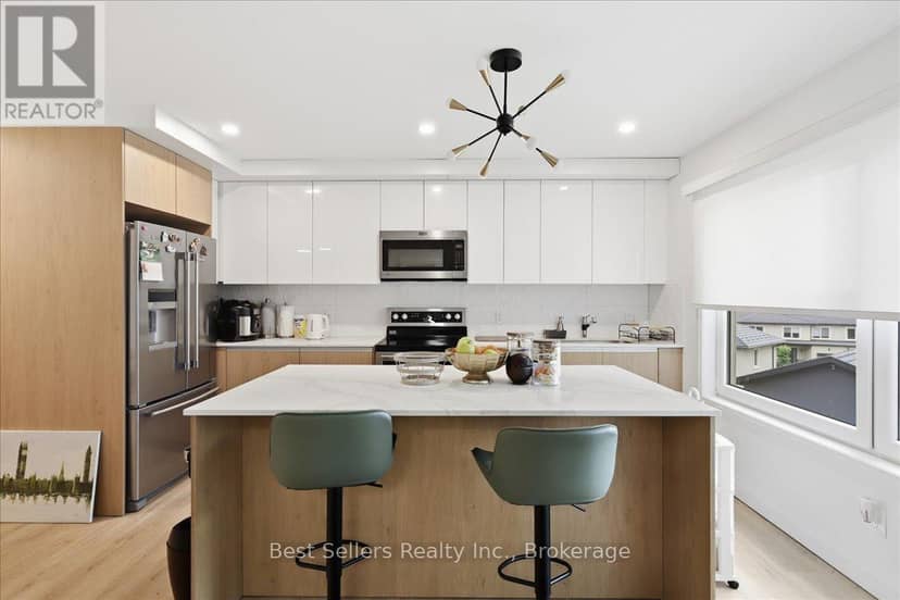 54 Florence Street W — photo 16 of 19