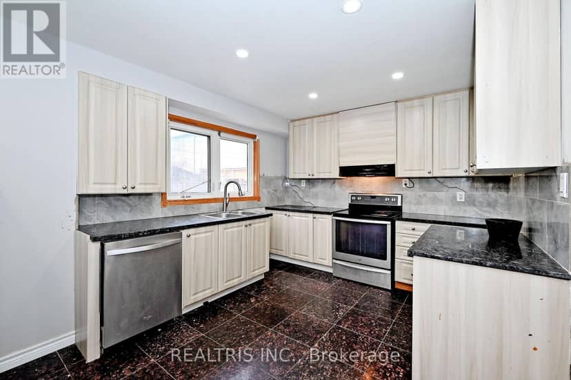 622 The Queensway — photo 10 of 36
