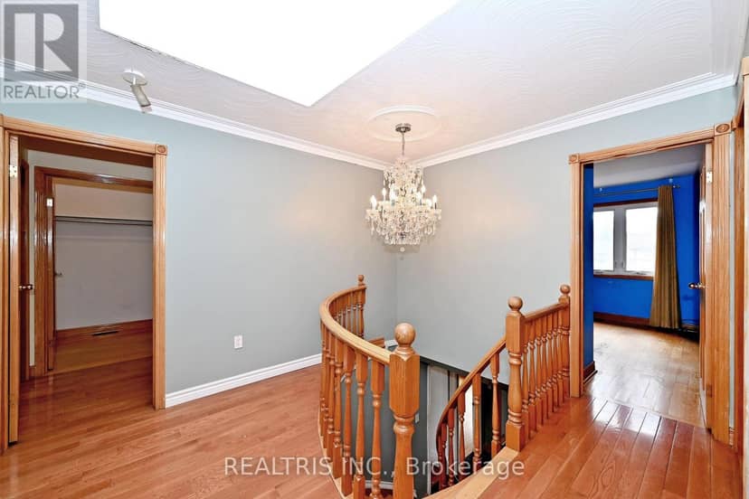 622 The Queensway — photo 18 of 36