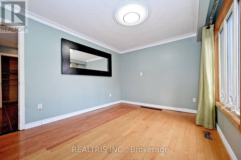 622 The Queensway — photo 8 of 36