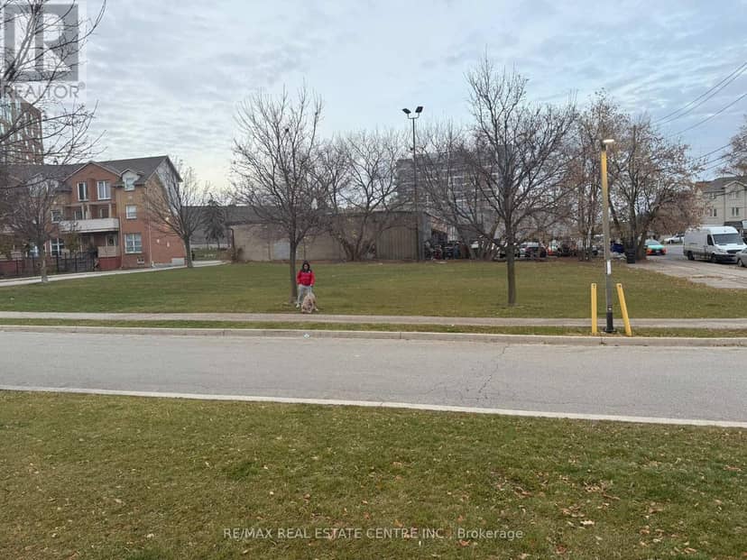 W/S Keele St — photo 3 of 3