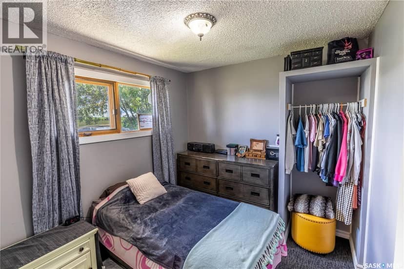 120 Crocus AVENUE — photo 21 of 31