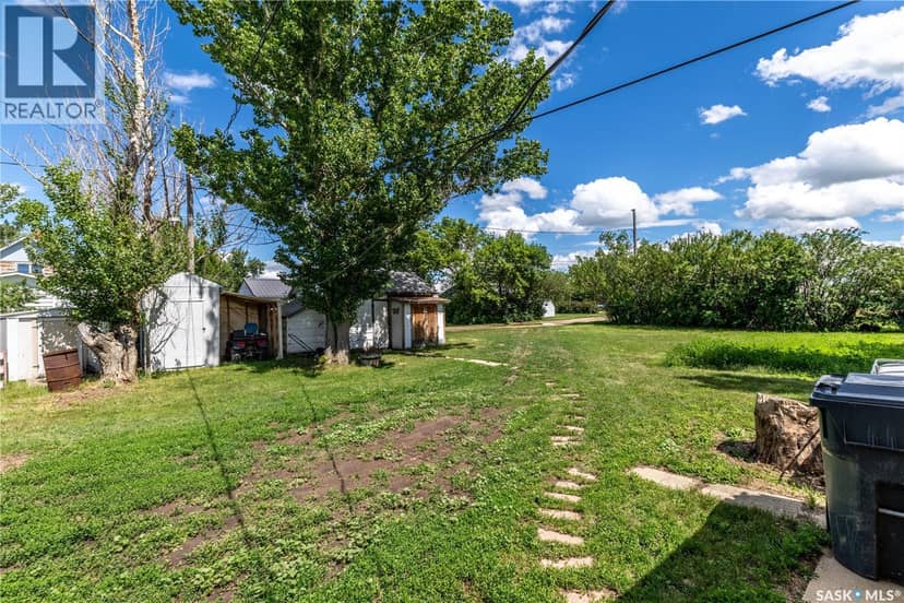 120 Crocus AVENUE — photo 9 of 31