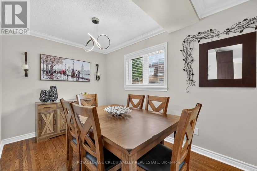 184 - 184 Town House Crescent — photo 14 of 40
