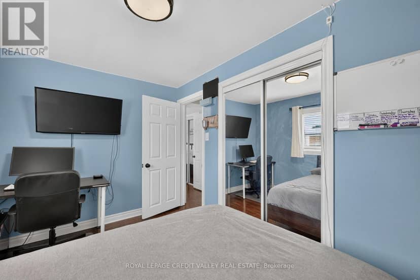 184 - 184 Town House Crescent — photo 30 of 40