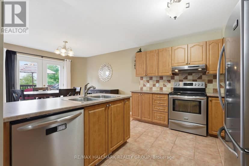 2122 Patricia Street — photo 10 of 38