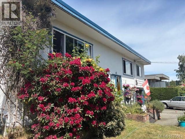 2535 Holyrood Dr — photo 1 of 12