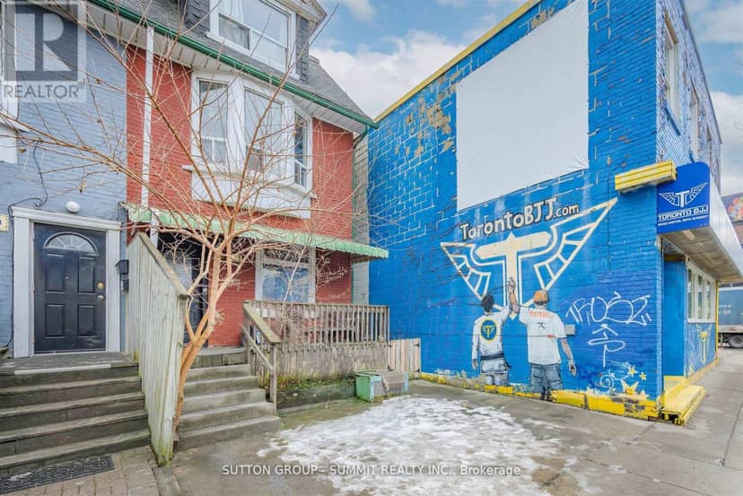 811 Bloor Street W — photo 3 of 15