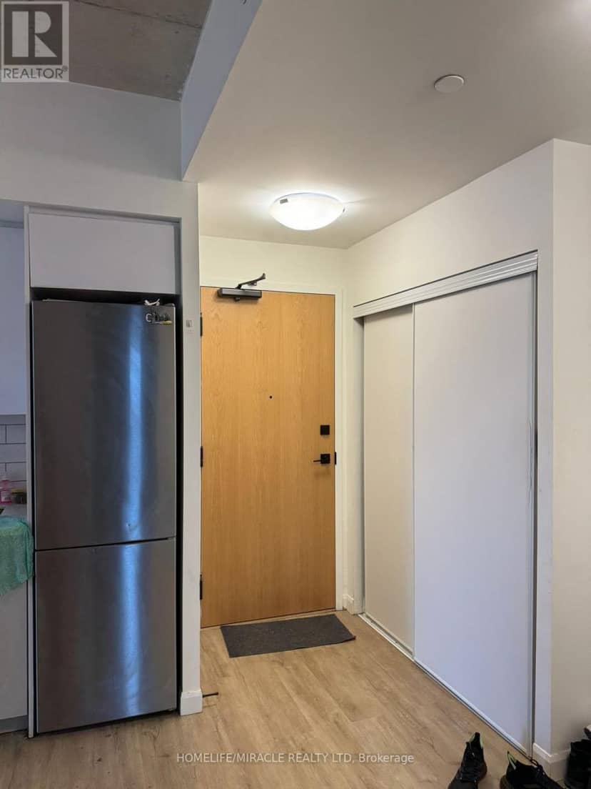 414 - 7 Erie Avenue — photo 3 of 14