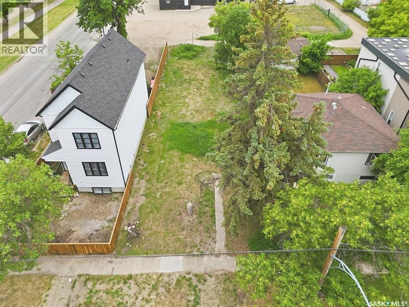 537 H Avenue S — photo 1 of 12