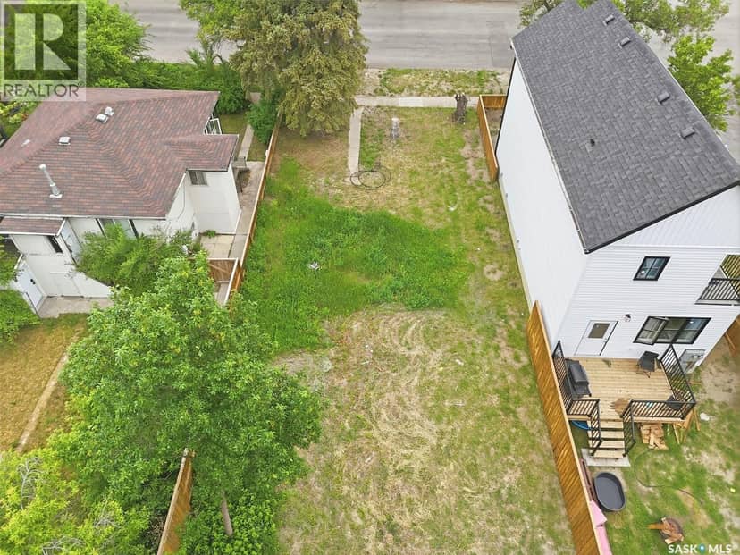 537 H Avenue S — photo 8 of 12