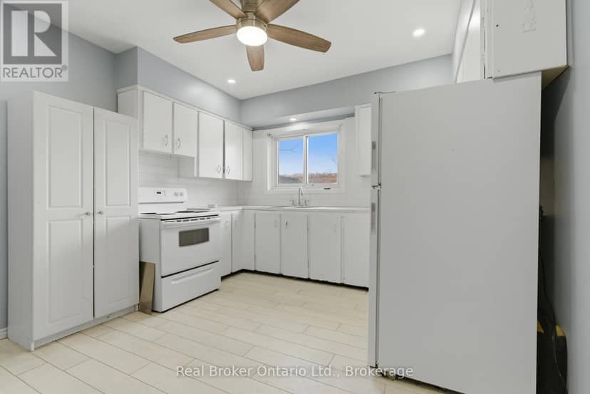 880 Lawrence Road — photo 14 of 40