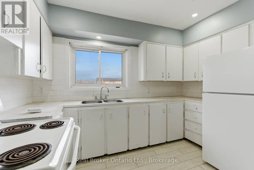 880 Lawrence Road — photo 17 of 40