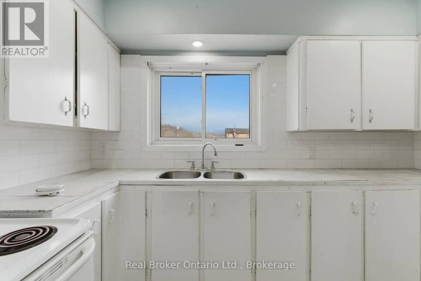 880 Lawrence Road — photo 18 of 40