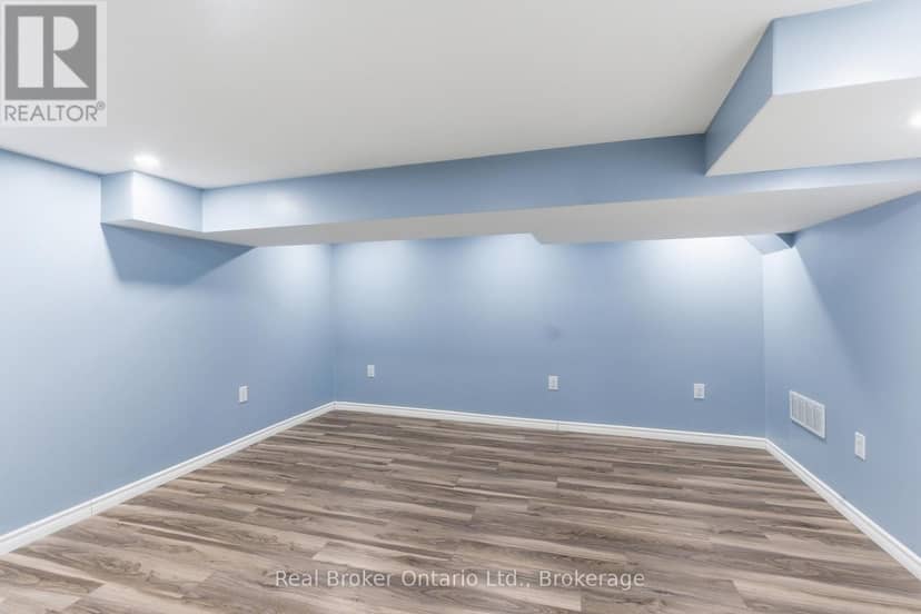 880 Lawrence Road — photo 38 of 40