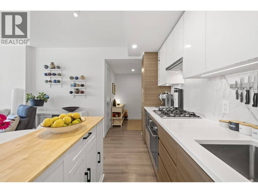 1905 823 Carnarvon Street, New Westminster, photo 2
