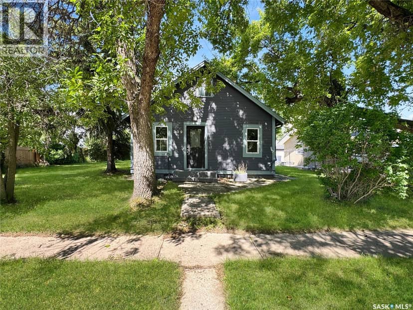 309 3rd STREET W — photo 1 of 21