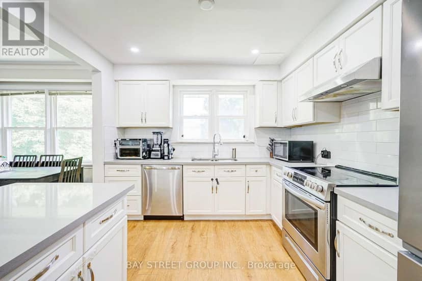 125 Connaught Avenue — photo 10 of 40