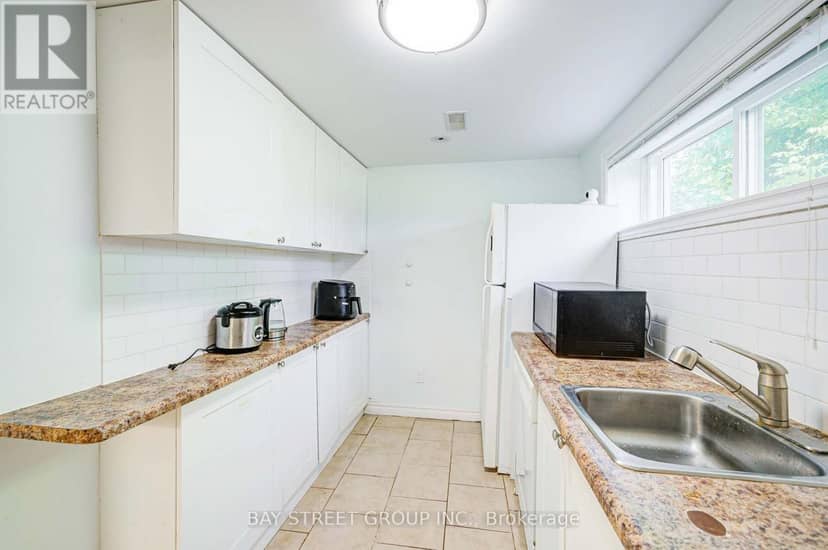 125 Connaught Avenue — photo 28 of 40