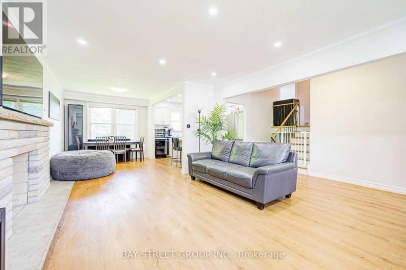 125 Connaught Avenue — photo 5 of 40