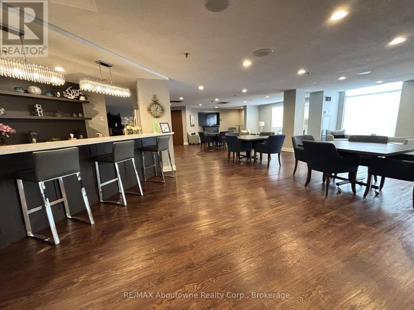 406 - 2511 Lakeshore Road W — photo 30 of 40